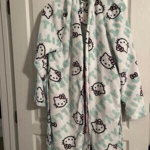 Hello kitty bathrobe - size small